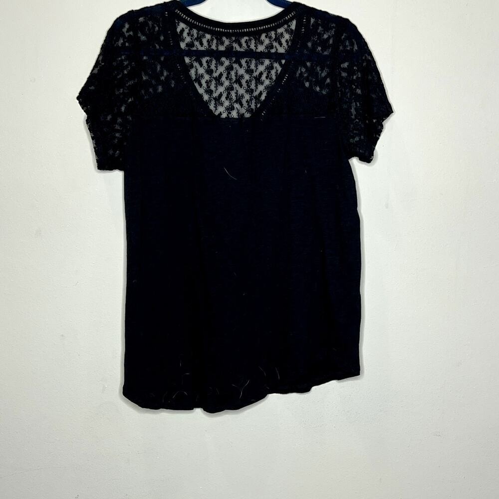 Torrid Lace Yoke Pocket Tee Women Size‎ 1 Black Short Sleeve V-Neck Top
